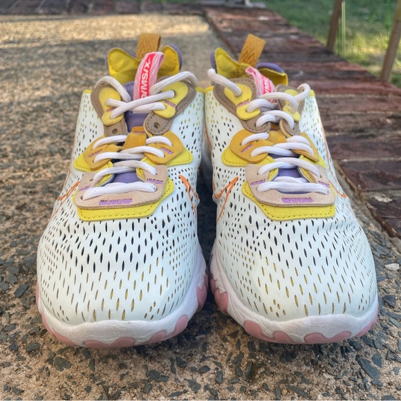 Women’s Nike React Vision Pure Platinum Workout Sneakers - Picture 2 of 9